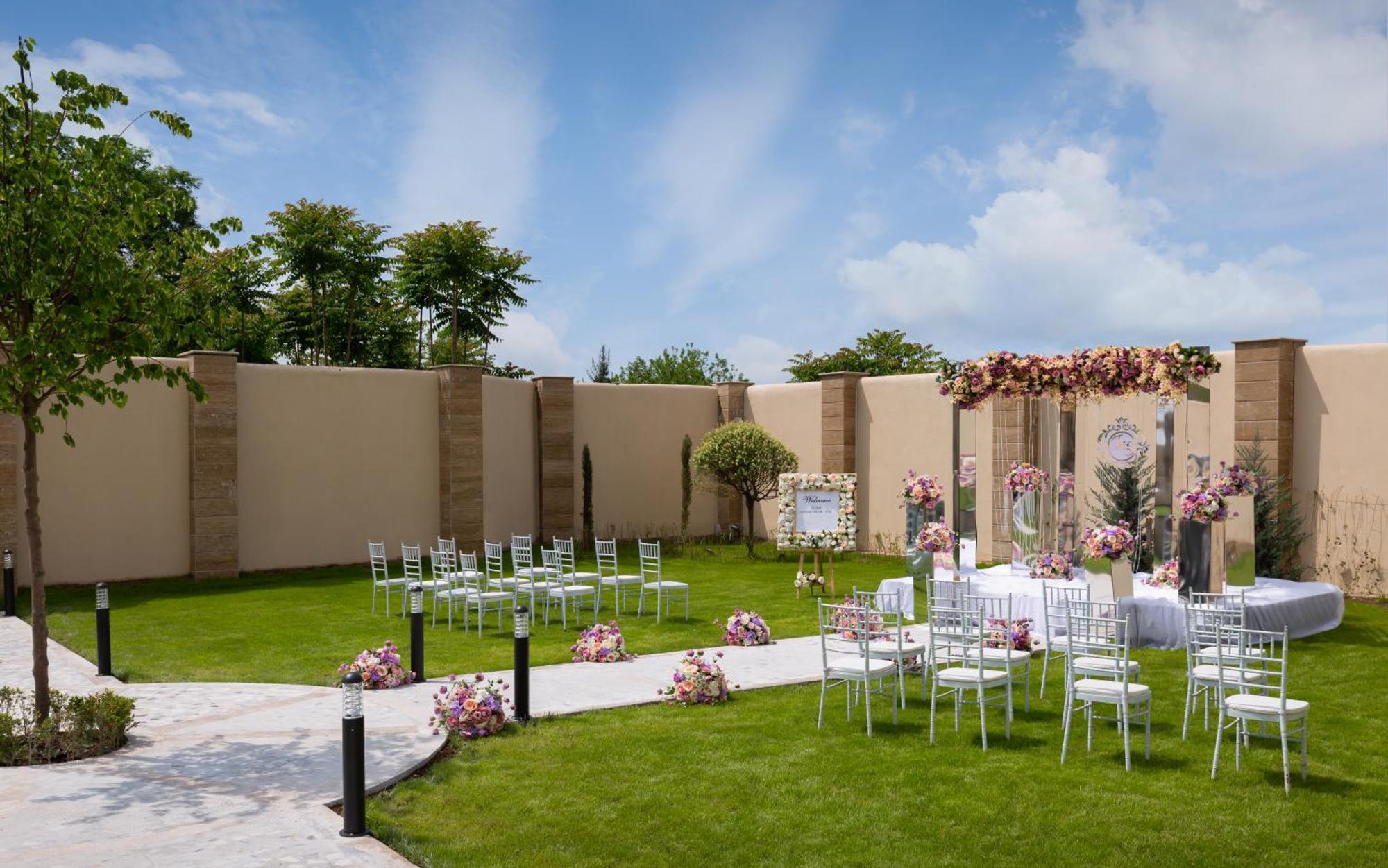 Hilton Dushanbe Bagian luar foto